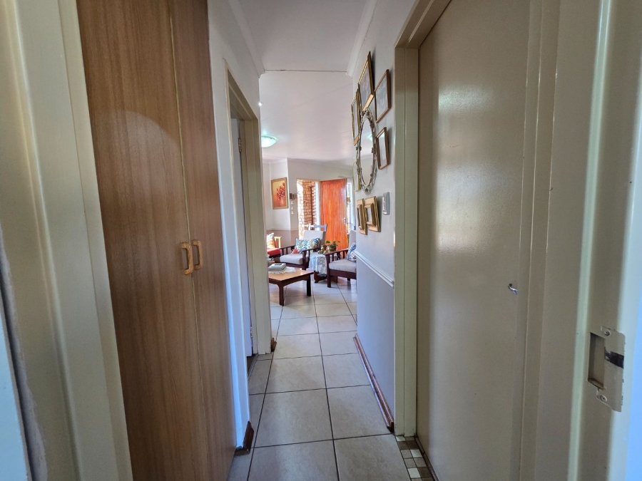 2 Bedroom Property for Sale in Langenhovenpark Free State